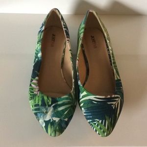 Summer floral flats! 🌸